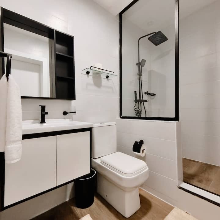 Luxury Deluxe Studio Apt @Osu +Free AirportPickup