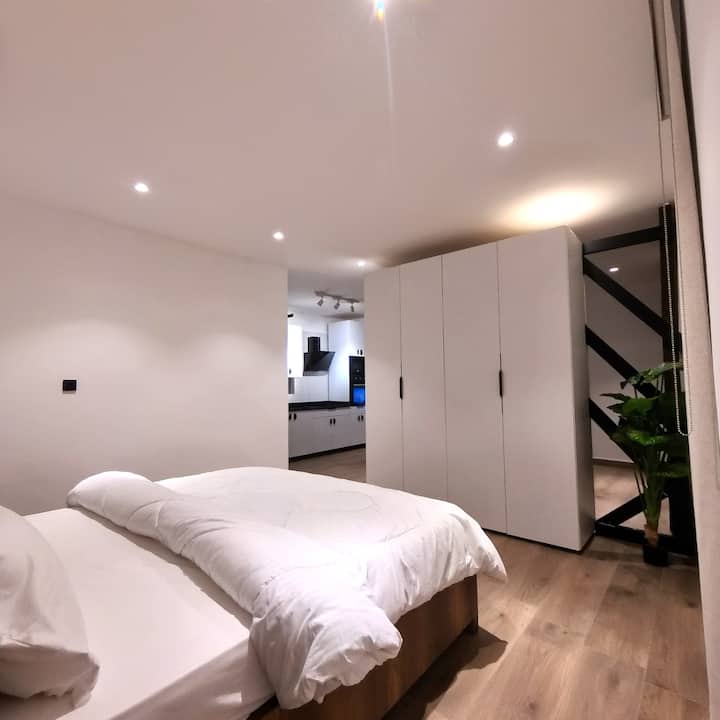 Modern Luxury Studio@ Osu + Free Airport Pickup