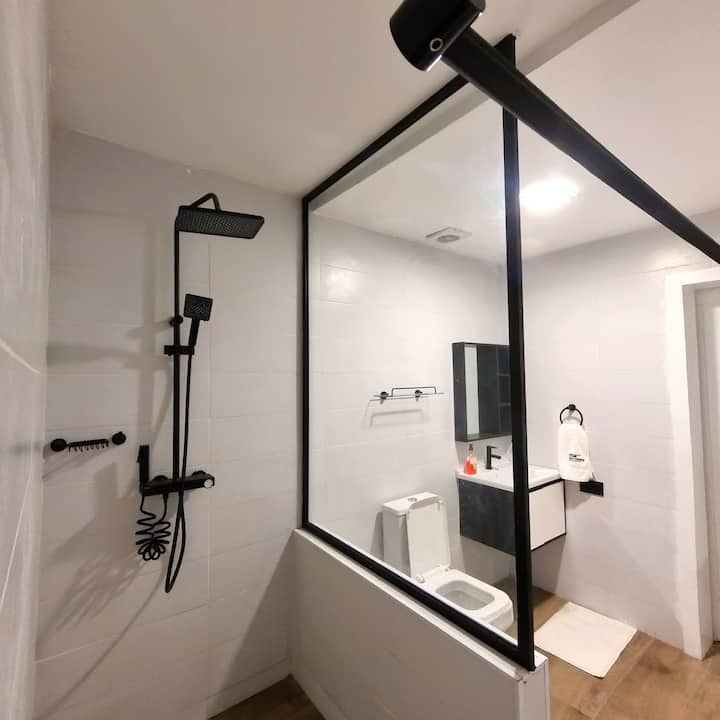 Modern Luxury Studio@ Osu + Free Airport Pickup