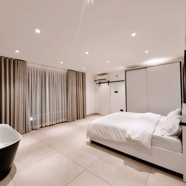 Platinum Penthouse @Osu + Free Airport Pickup