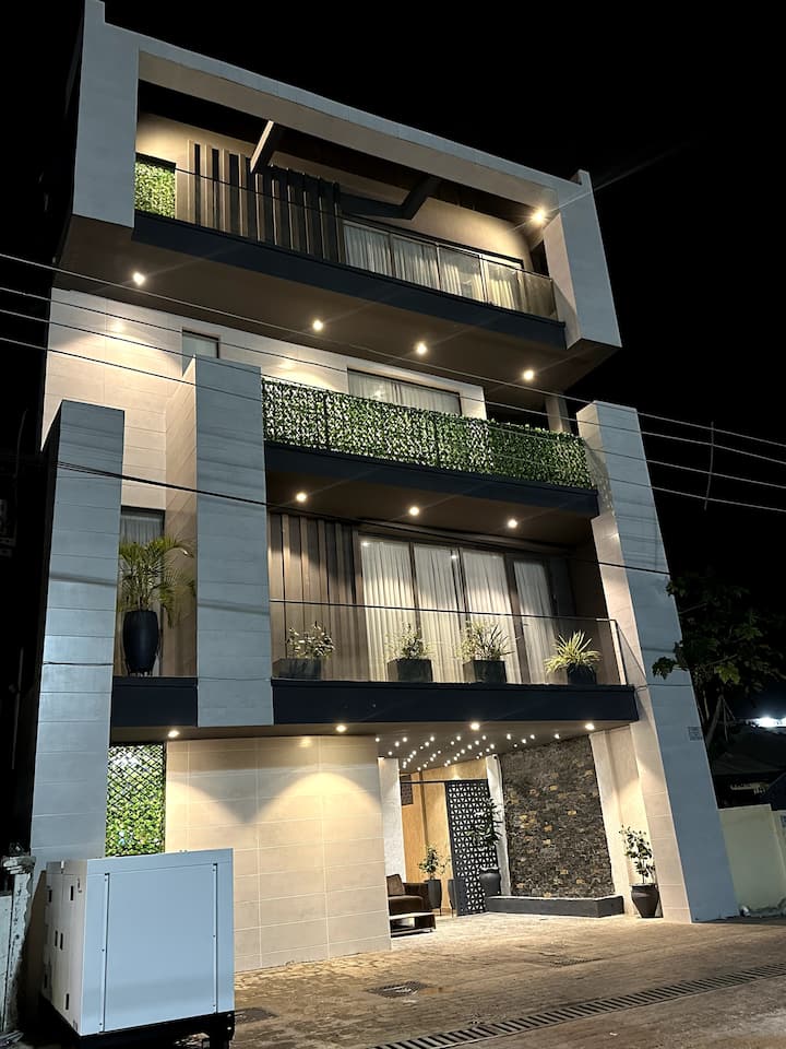 The Modern Deluxe Studio@Osu + Free AirportPickup