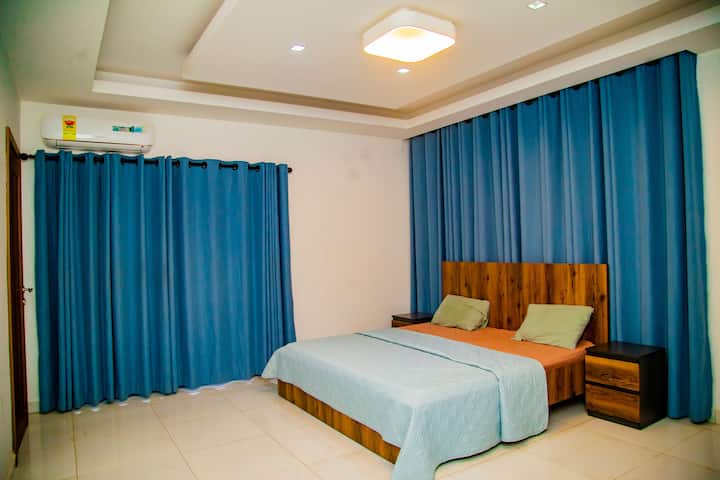 Ultramodern Executive Aprt TEMA