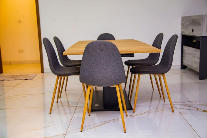Ultramodern Executive Aprt TEMA